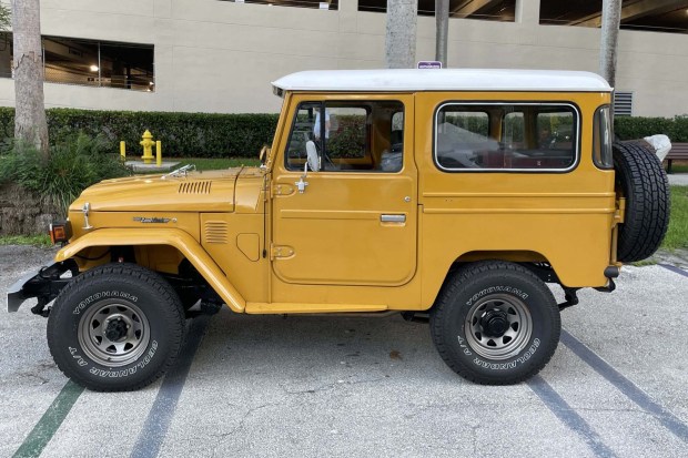 1982_toyota_land-cruiser-fj40_driver-side-view-straight-02156.jpeg