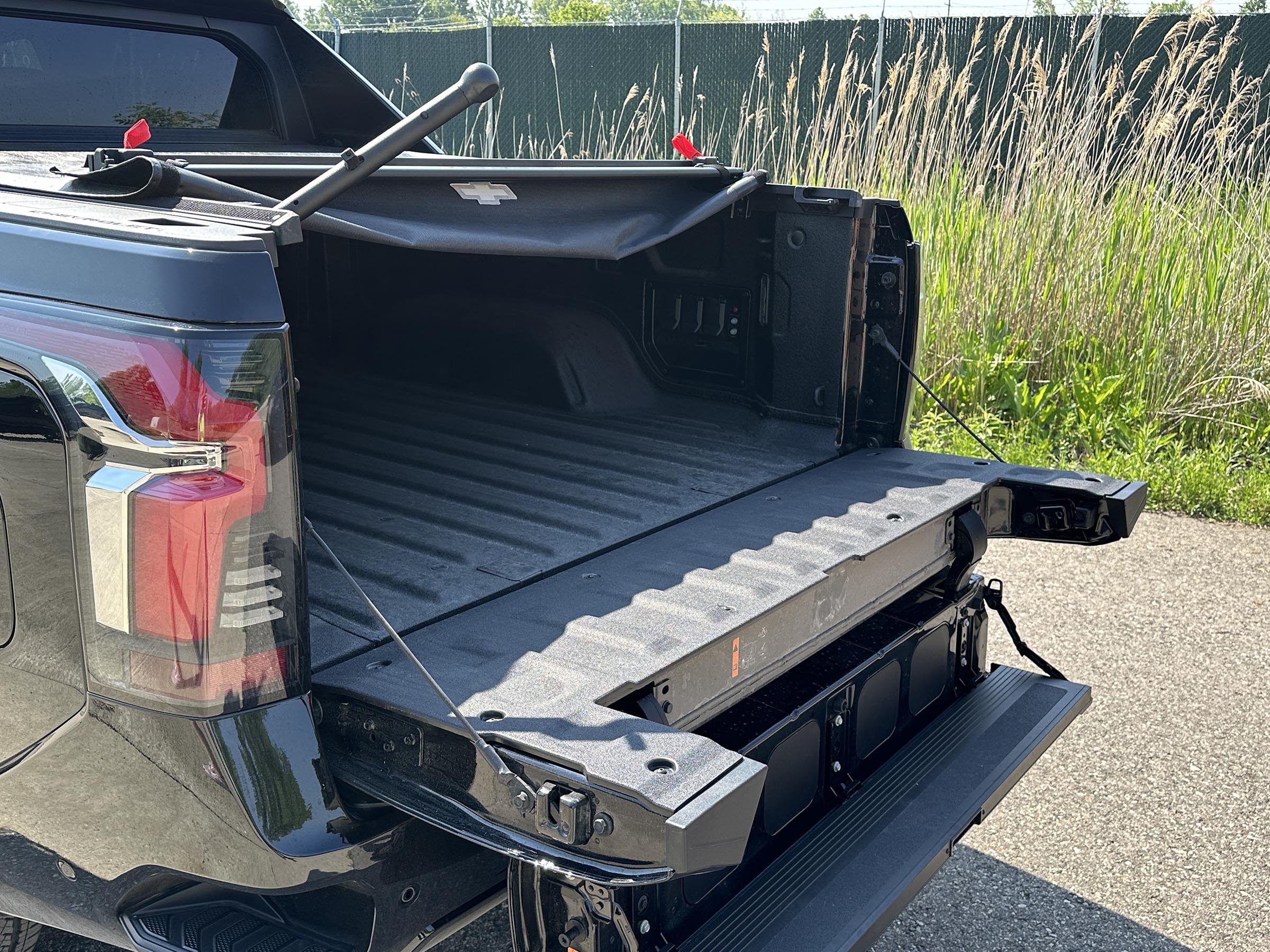 2024-Chevrolet-Silverado-EV-RST-First-Edition-Multi-function-Tailgate-3499502839.jpeg