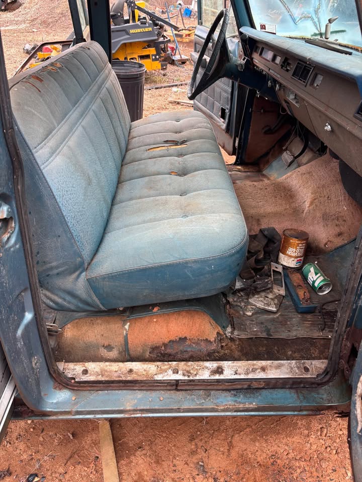 74 Travelall interior.jpg