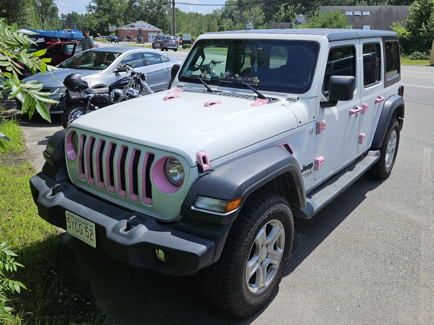 pink_jeep.jpg