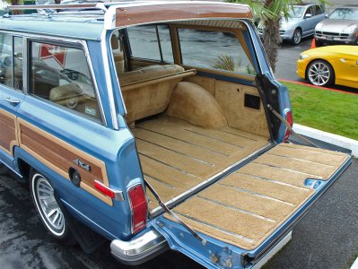 60-1988-Jeep-Grand-Wagoneer-rear-cargo-area.jpg