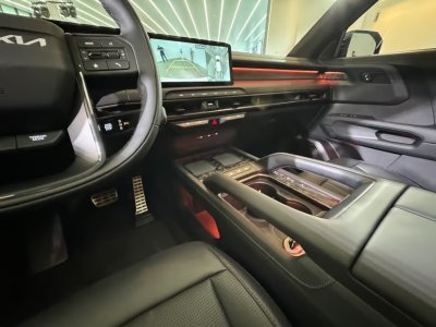 The-front-console-in-the-2027-Kia-Telluride.jpeg